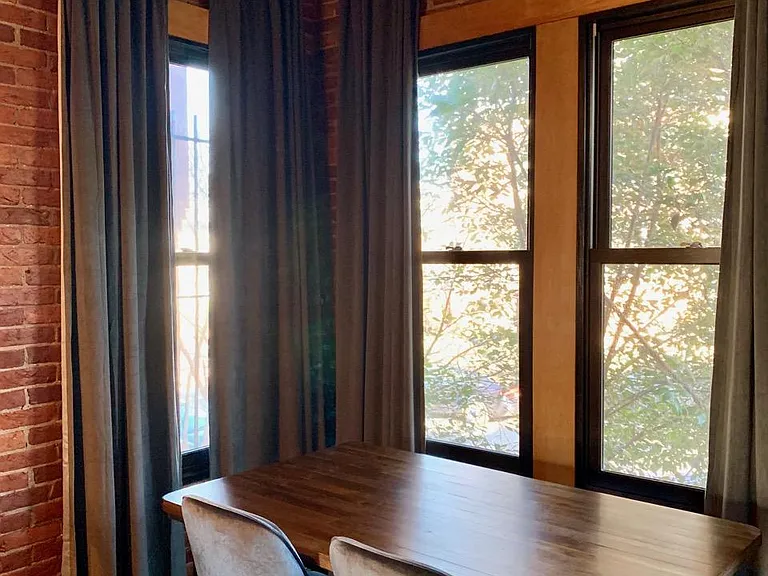 Dining area (main level)