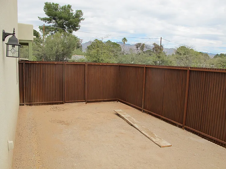 2524 E Lind Rd — Photo 56