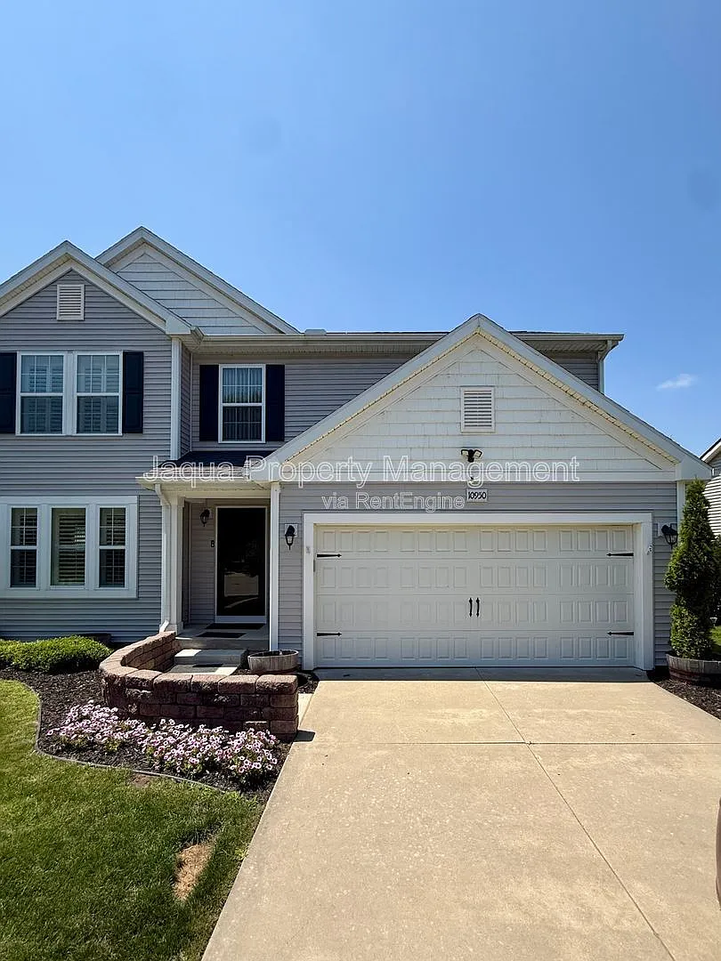 4 bed, 2.5 bath, 2442 sqft, $2,900 — Photo 1