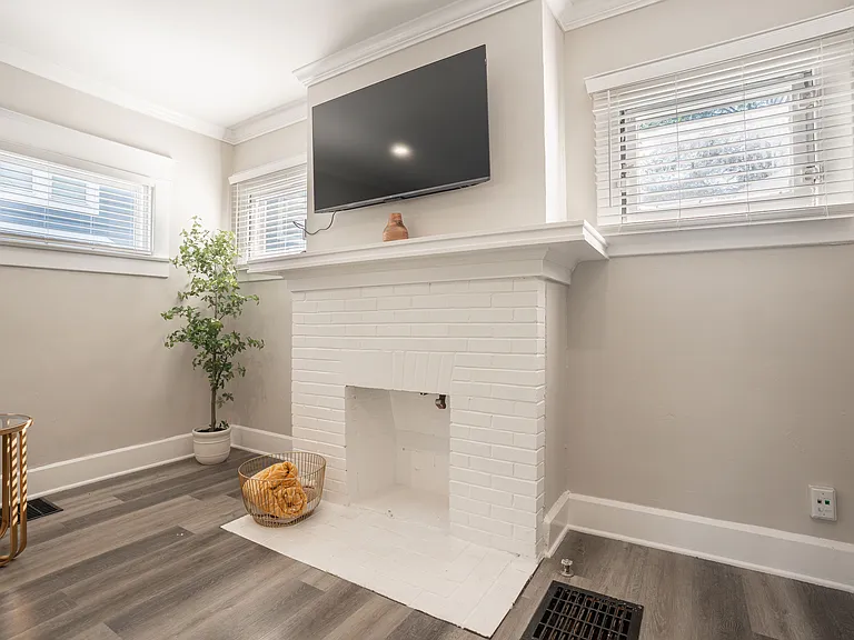 3102 Guilford Ave — Photo 5