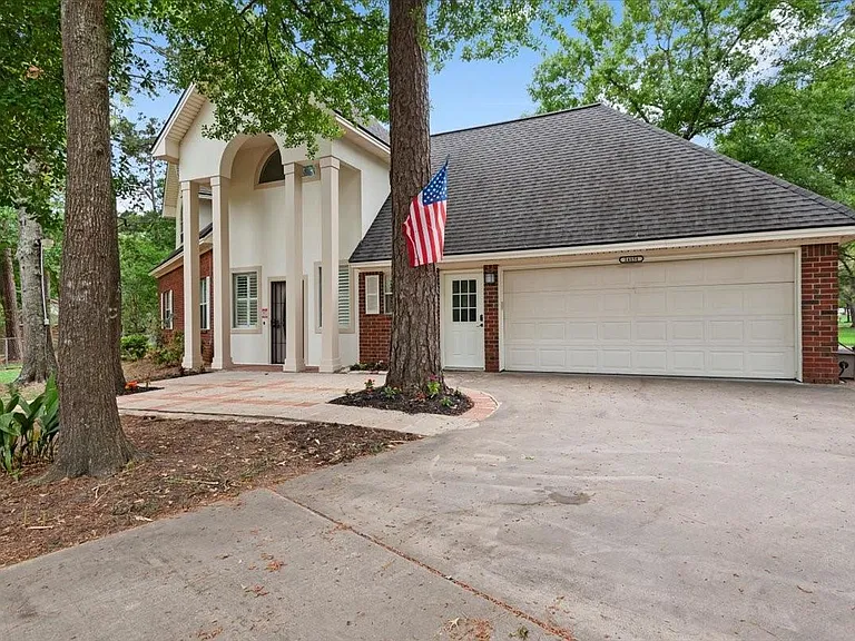 14151 Buckingham Ln — Photo 3