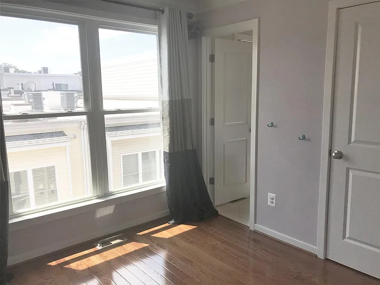 635 Regent Pl NE — Photo 14