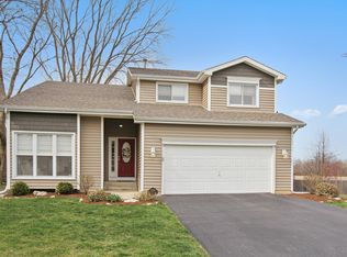 17370 W Woodland Dr, Grayslake, IL 60030