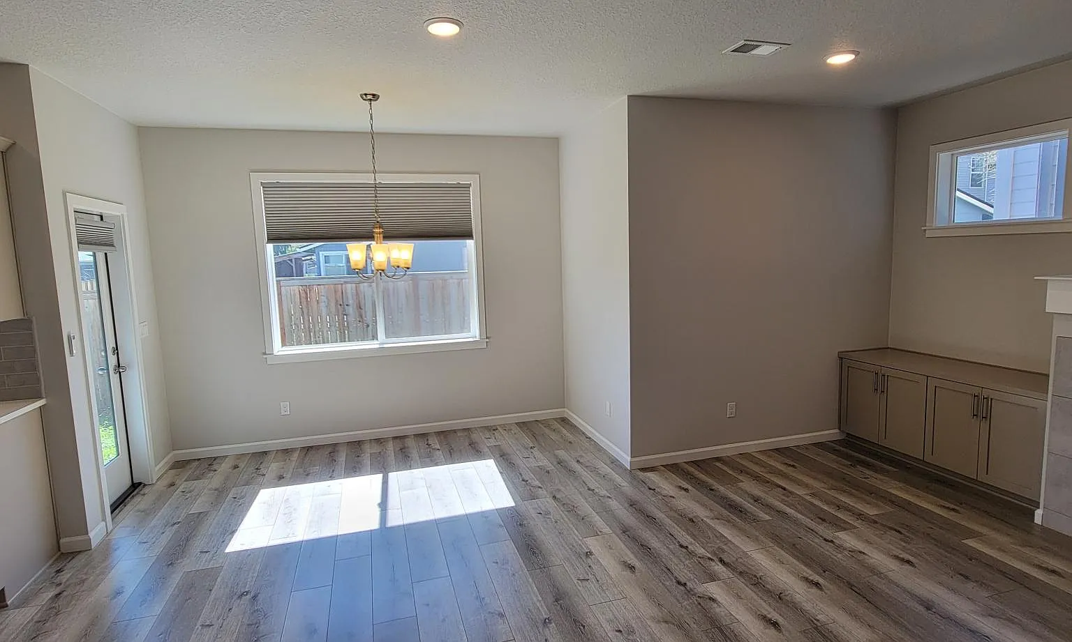 3 bed, 2343 sqft, $3,100 — Photo 3