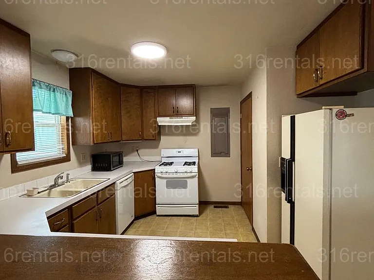 1010 S Topeka St — Photo 9
