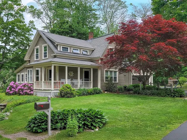 4 James City Road, Deerfield, NH 03037