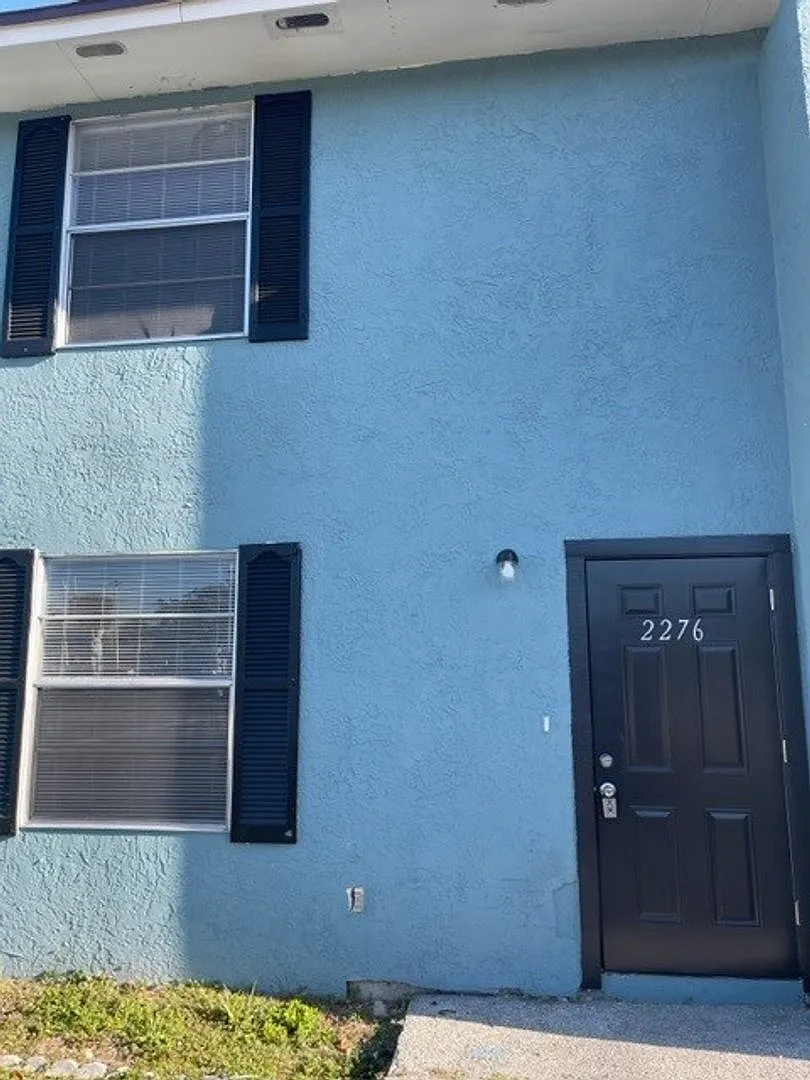 2276 W New Haven Avenue — Photo 2