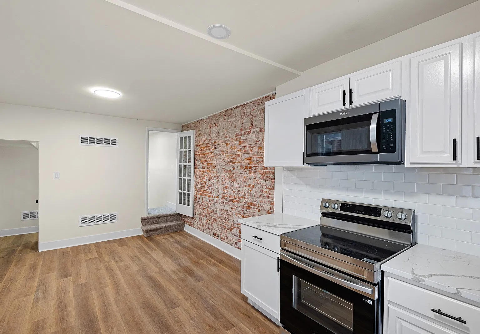 3 bed, 1.5 bath, 1300 sqft, $1,895 — Photo 3
