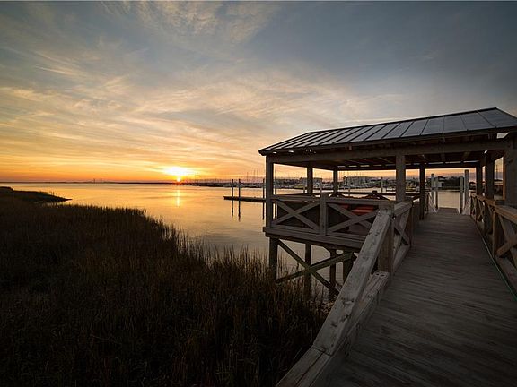 2nd image of 208 Yacht Club Dr