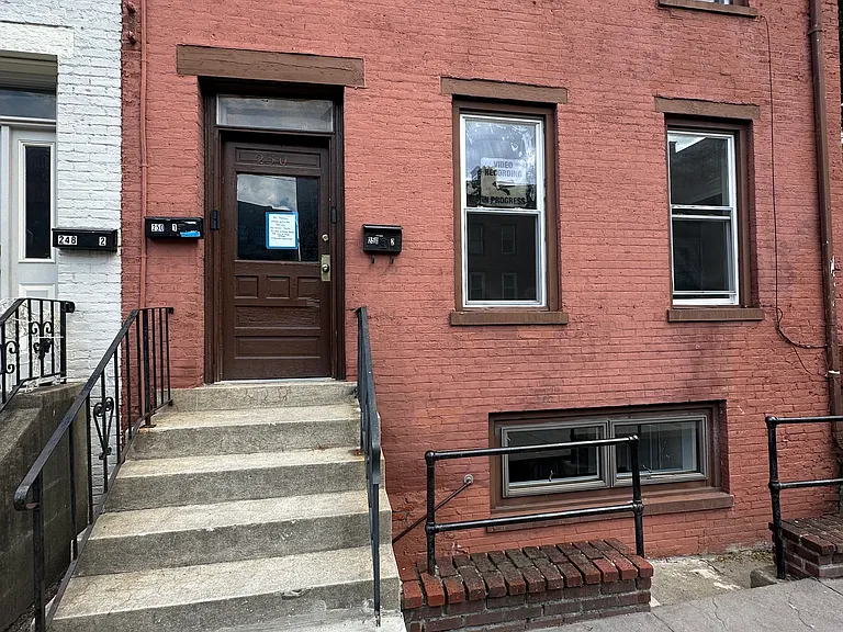 250 4th St #1 — Photo 1