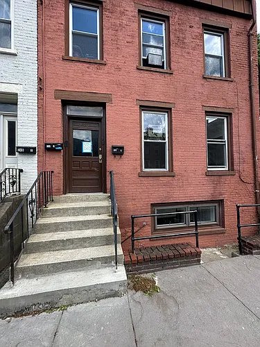 250 4th St #1 Photo 1