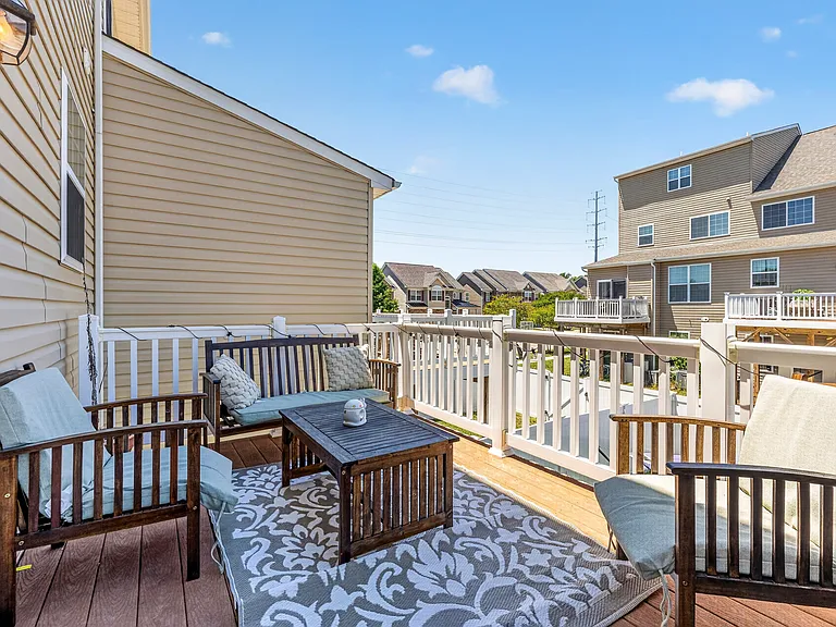 121 Polo Way — Photo 38