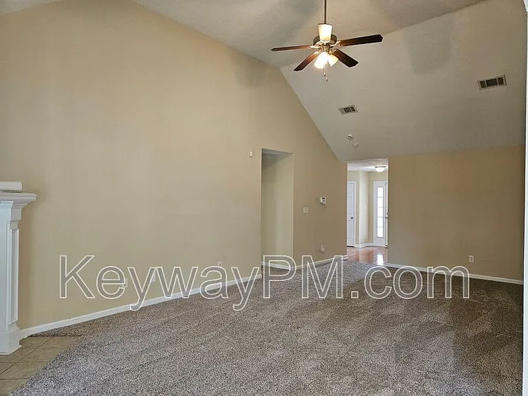 450 Lory Ln — Photo 3