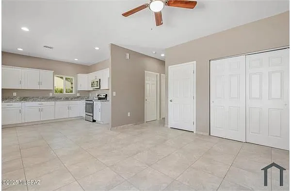 Building Photo - 4658 N Pomona Ave #2