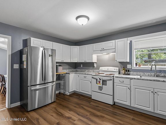 3rd image of 1611 Ticonderoga Dr
