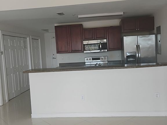 5th image of 1800 Jackson St APT 305