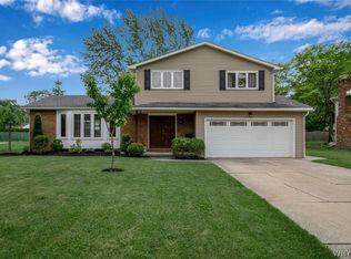 17 Falmouth Ln, Buffalo, NY 14221
