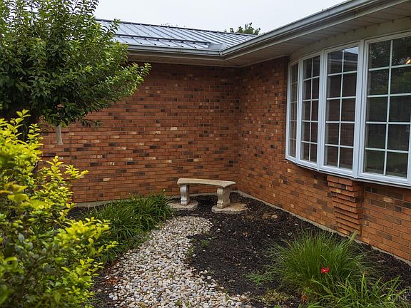 2nd image of 1204 Holland Cir