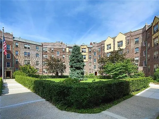 Sold by Exclusive Properties Sotheby's International Realty | media 22