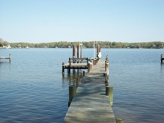 2nd image of 334 S Riverside Dr