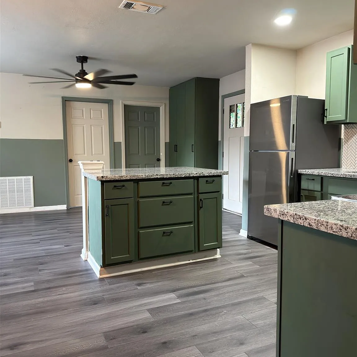 2 bed, 2.0 bath, 864 sqft, $1,850 — Photo 2