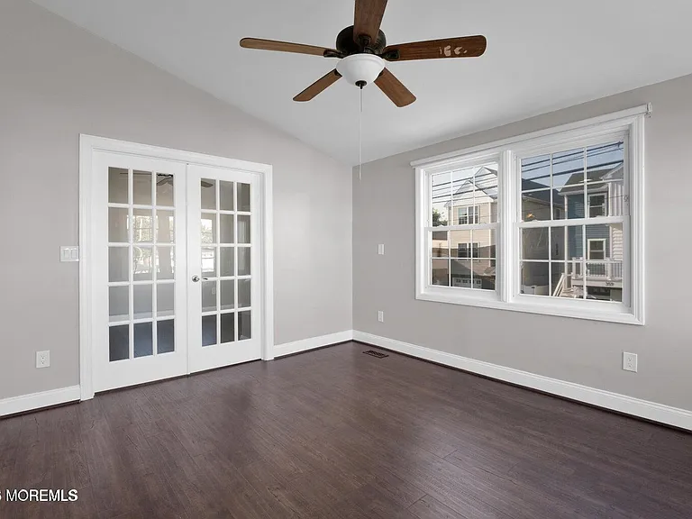 401 Spruce St — Photo 21