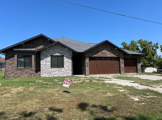 203 Twin Island Dr, Blue Eye, MO 65611