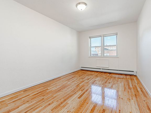 5th image of 2121 33rd Ave #3F