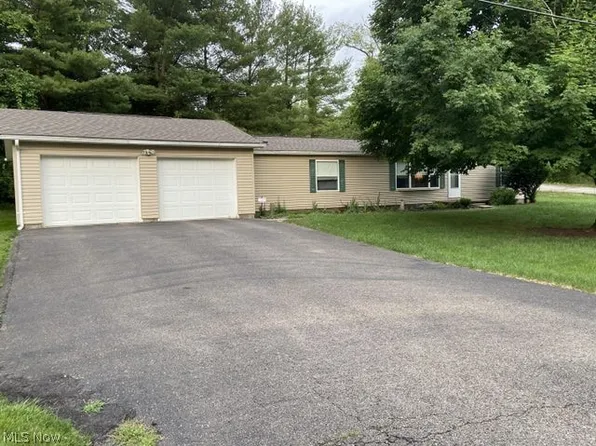 2216 Adams Ln, Zanesville, OH 43701