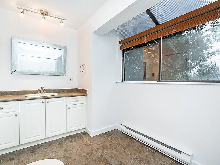 261 Osborne Rd E #2 — Photo 8