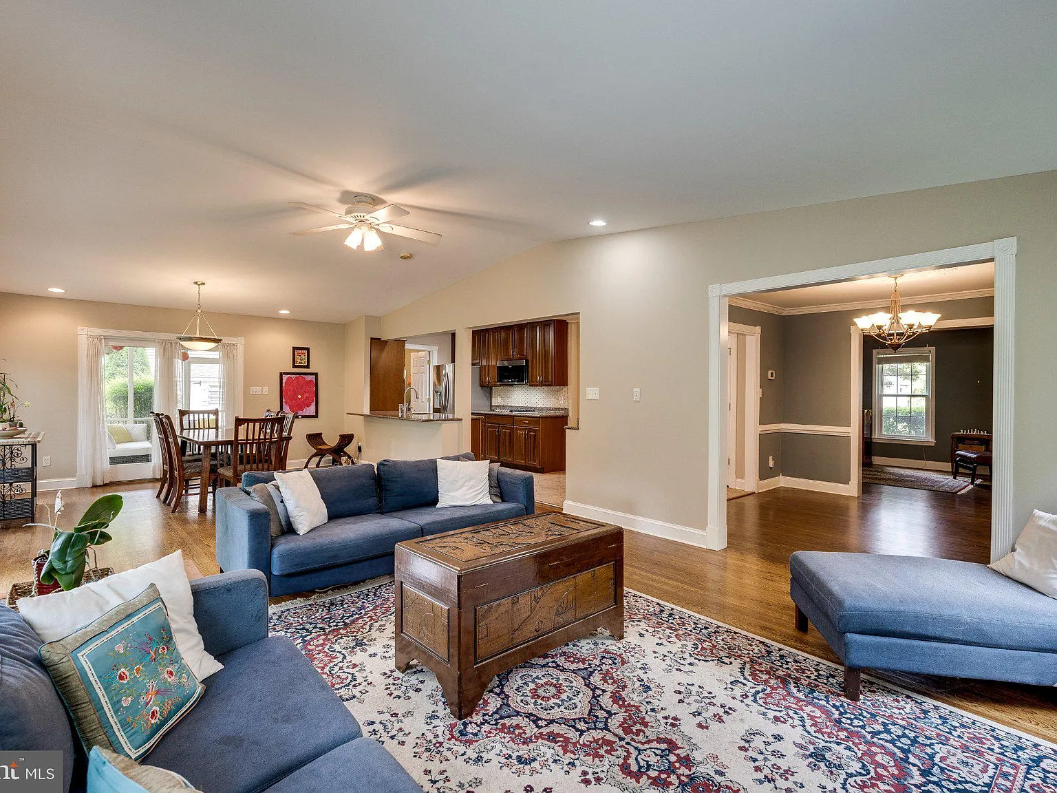 5 bed, 3.0 bath, 2482 sqft, $4,900 — Photo 4