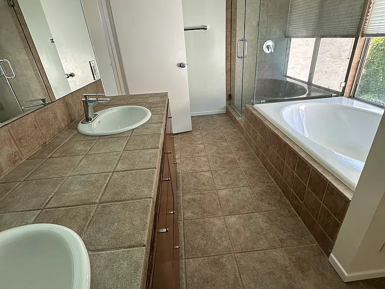 Yorkfield Ct — Photo 17