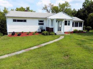 21 McIntosh Dr, Poughkeepsie, NY 12603