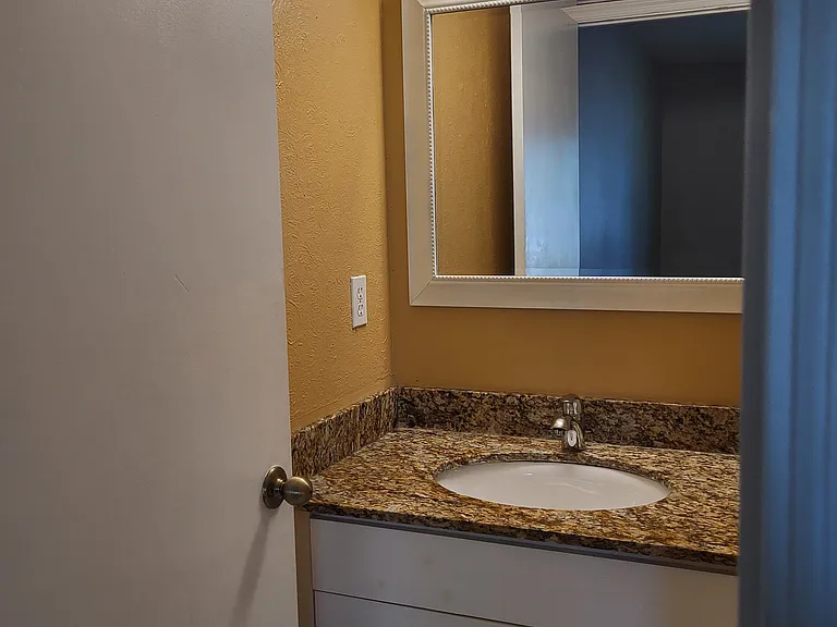 2082 Madeira Dr — Photo 13