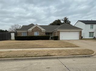 204 Commonwealth Cir, Grand Prairie, TX 75052