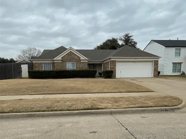 204 Commonwealth Cir, Grand Prairie, TX 75052