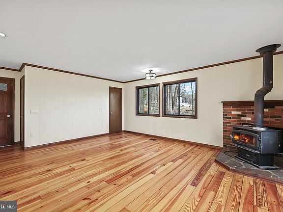 5th image of 758 Club House Rd