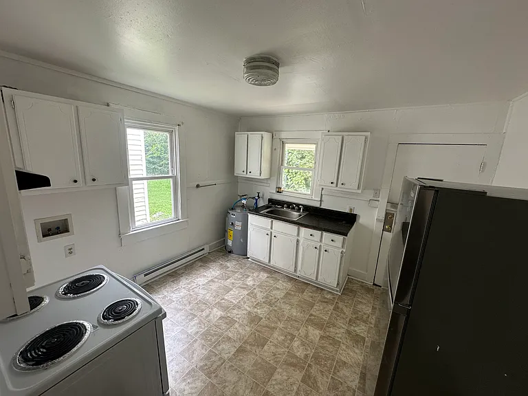 112 Oak St #112 — Photo 4