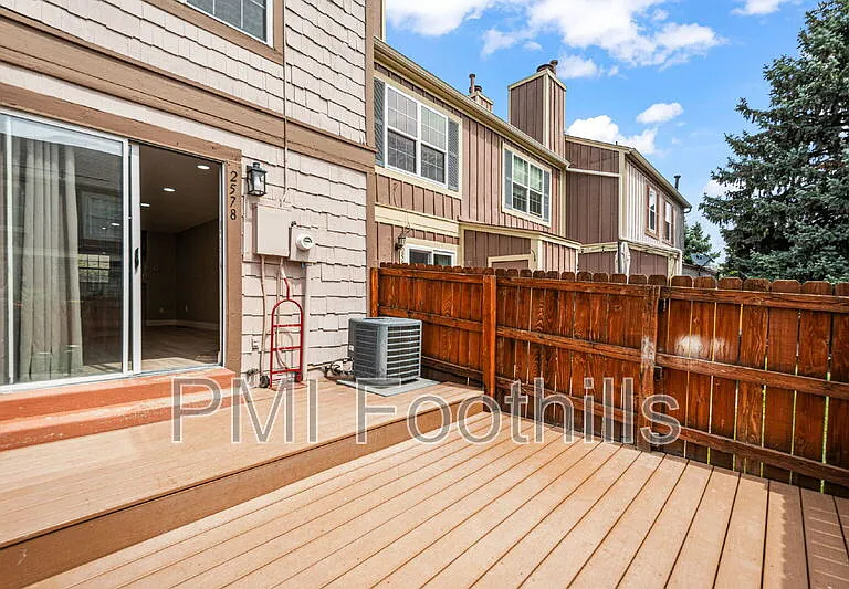2578 E Nichols Cir — Photo 23