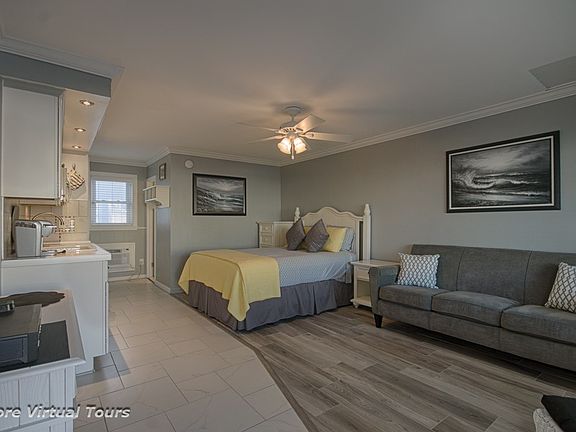 3rd image of 402 E Saint Paul Ave #202