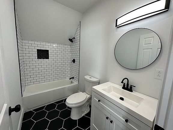 4th image of 278 Cohannet St