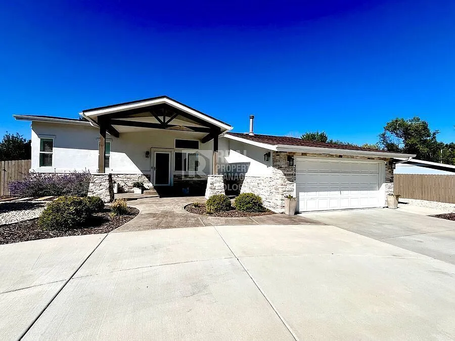 Beautiful centrally located home — Photo 2