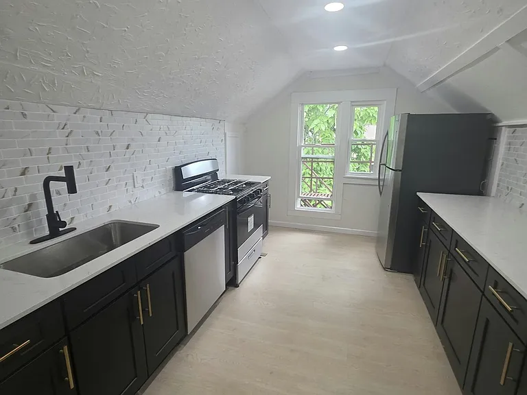 1278 W 102nd St #3 — Photo 4