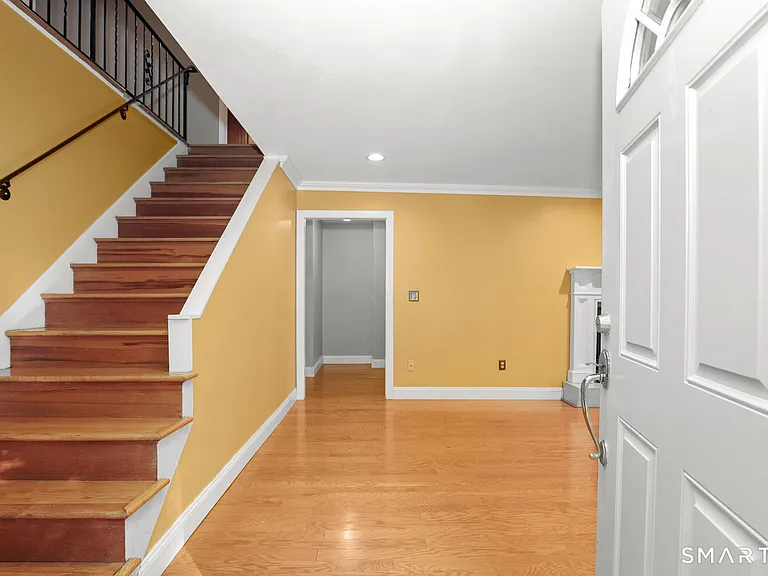 122 Deforest Rd — Photo 3