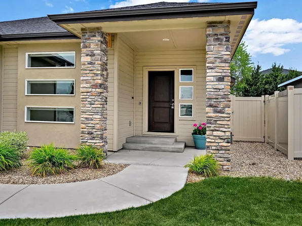 9224 W Tillamook Dr, Boise, ID 83709