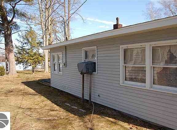 5th image of 827 Millers Park