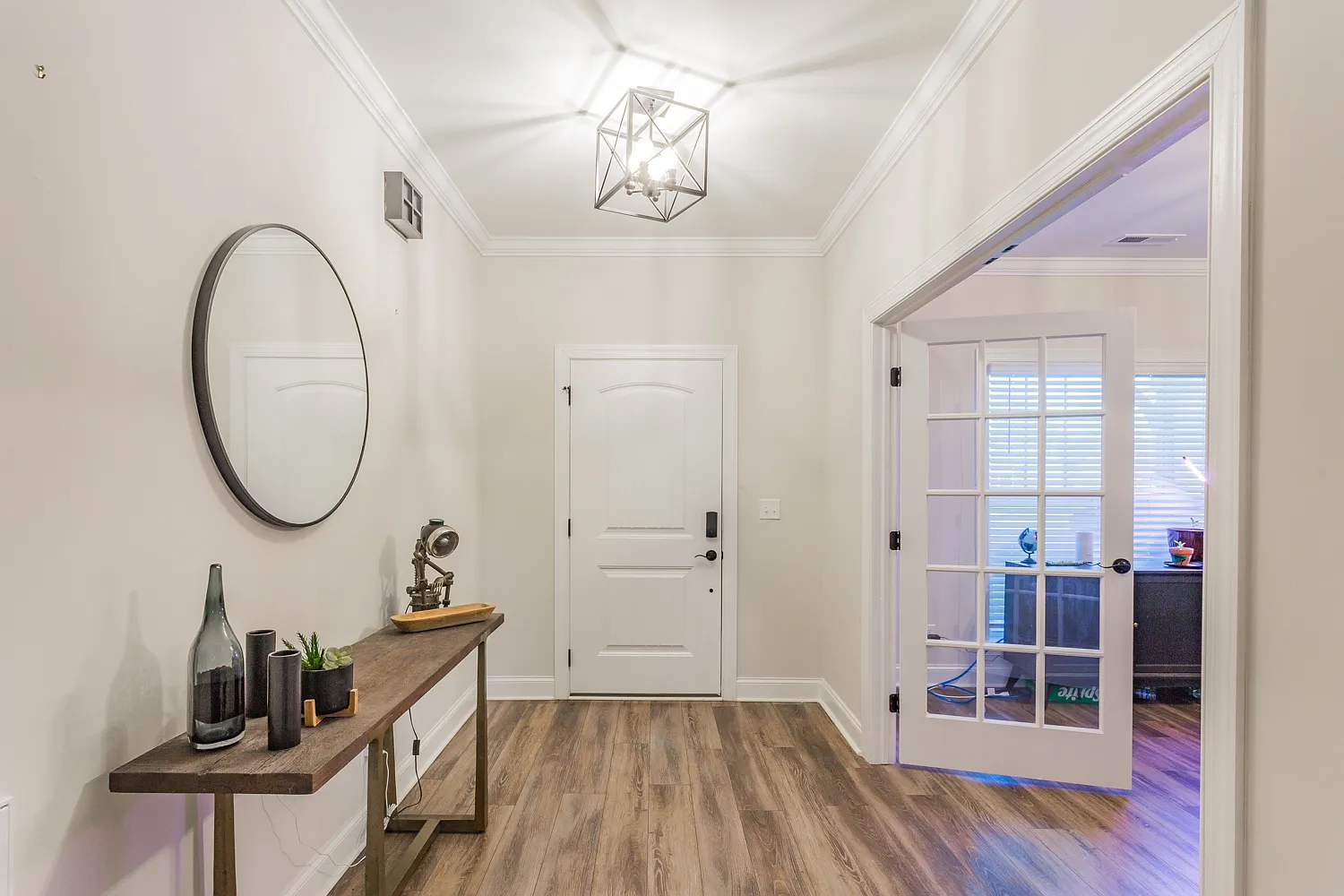 5 bed, 2860 sqft, $3,100 — Photo 2