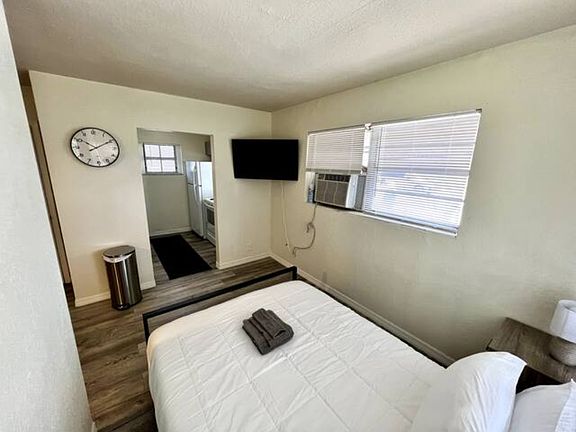 5th image of 1150 W Blue Heron Blvd #11058989