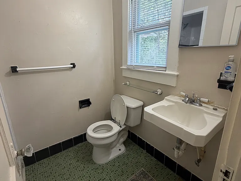 824 1/2 E University Ave #4 — Photo 19