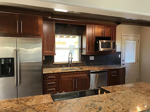 4th image of 765 Canovia Ave